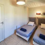 2 Bedroom Cozy In Saint-laurent-de-la-ca Tatil Evi *
