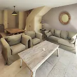 2 Bedroom Cozy In Saint-laurent-de-la-ca Tatil Evi