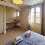 2 Bedroom Cozy In Saint-laurent-de-la-ca *