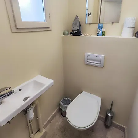 Cozy Home In Saint-Laurent-De-La-Ca With Wifi