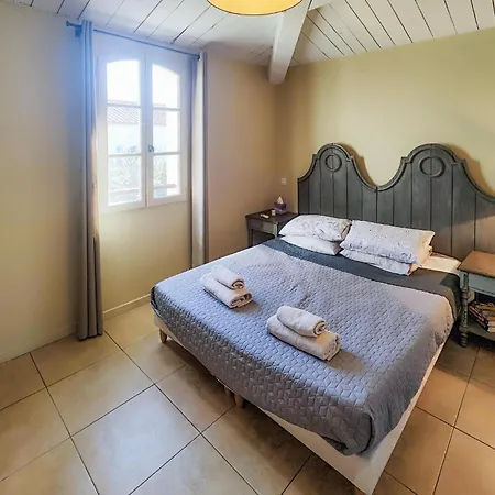 Cozy Home In Saint-Laurent-De-La-Ca With Wifi